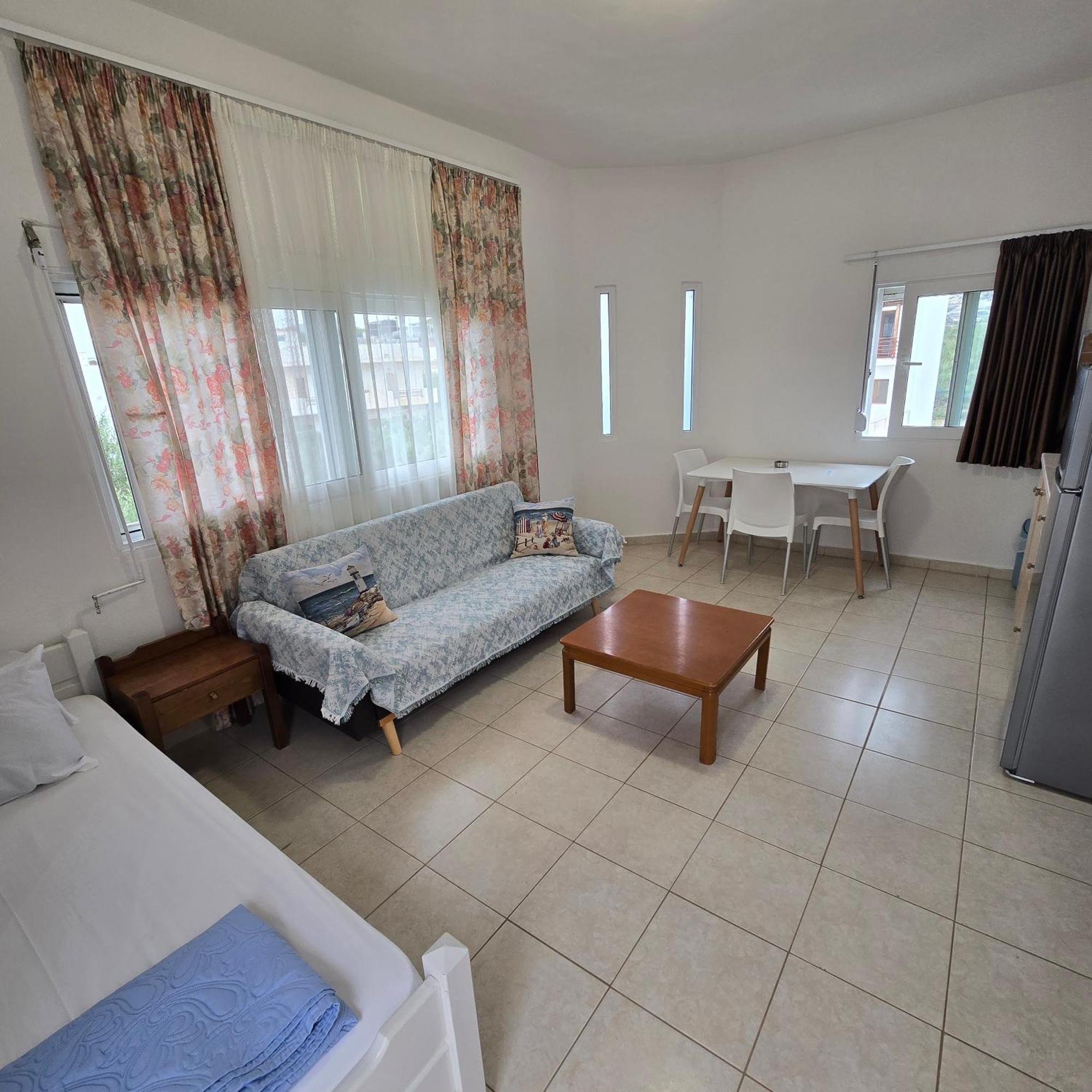 Soula Appartments Makrýgialos Pokoj fotografie